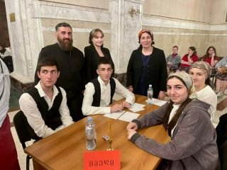 ჩვენ ვსწავლობთ ბიბლიას
